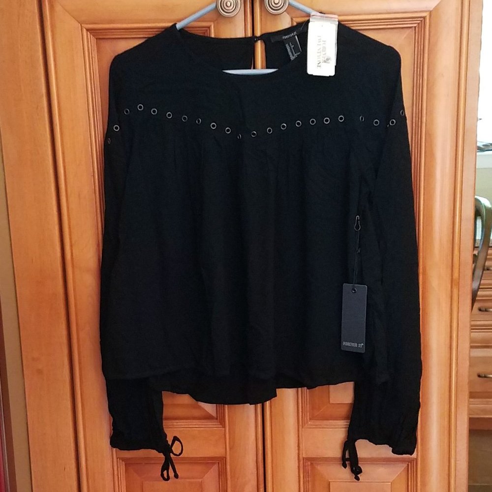 New With Tags Cropped Grommet Top